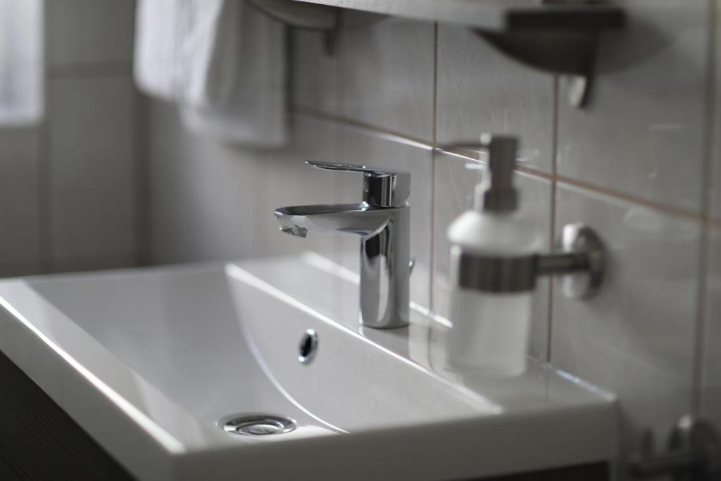 Parkhotel am Schloss Machern - Single Room With Bathroom