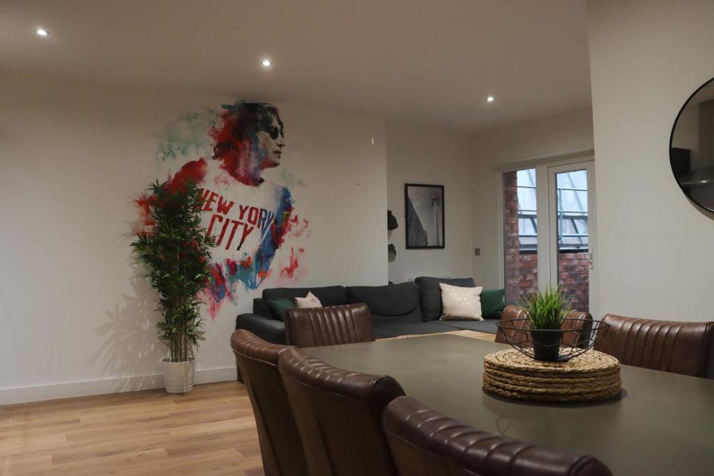 SGT Peppers Mathew Street Apartments By Happy Days - Apartment With Terrace