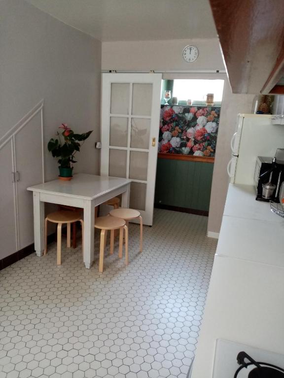 Kuchyň nebo kuchyňský kout v ubytování GITE LES 27 ROSES ET PLUS