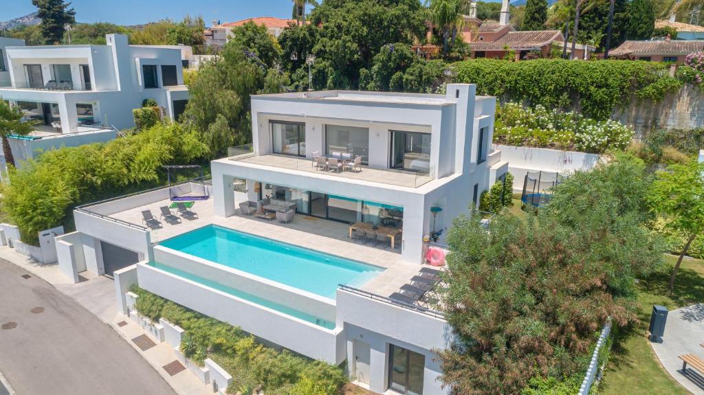 Fabulous Modern Villa//6 BED/ 4BATH/PRIVATE POOL, Benahavís ...