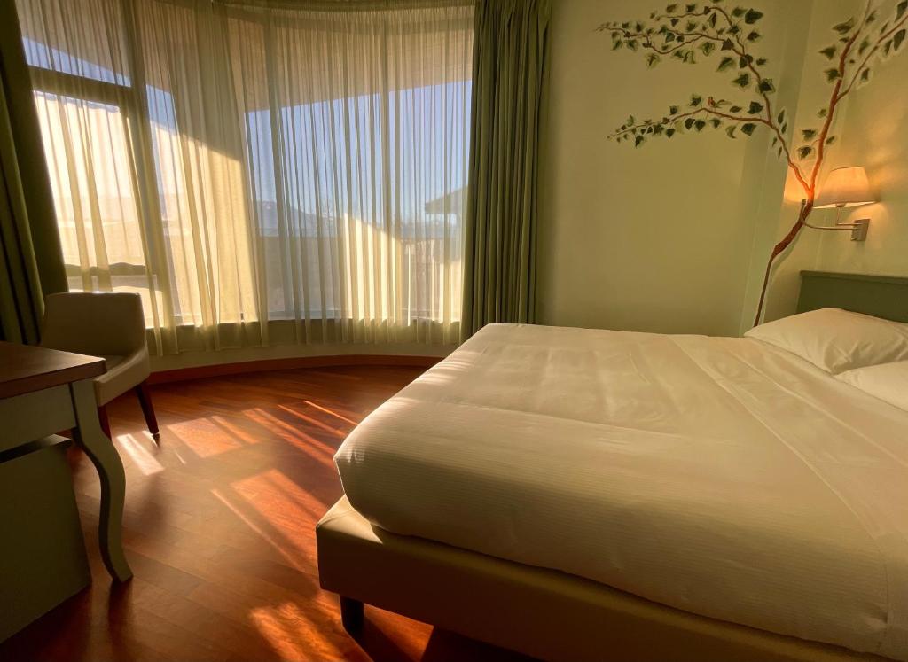 Postel nebo postele na pokoji v ubytování Hotel Santacroce Meeting