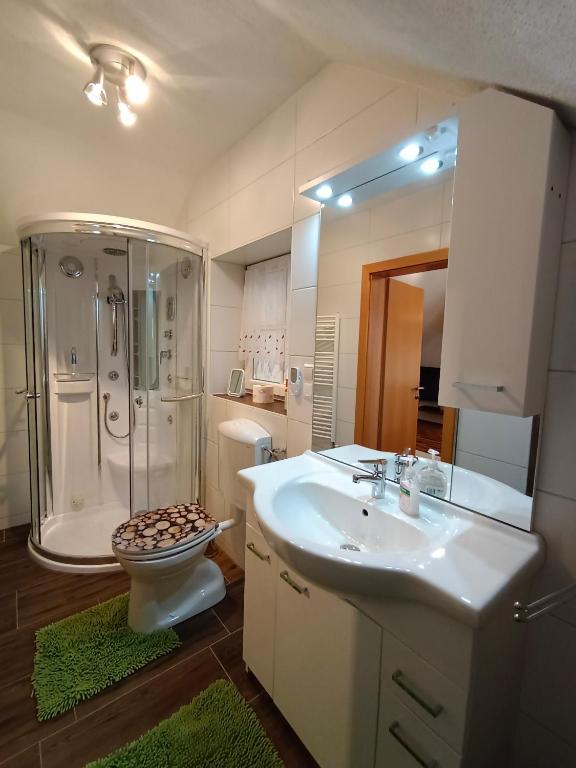Kúpeľňa v ubytovaní Ferienwohnung Stockenhuber