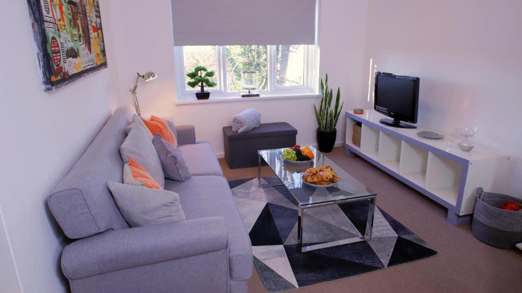 FREE parking, Central Location,1 Bedroom Apartment near Tattersalls 5