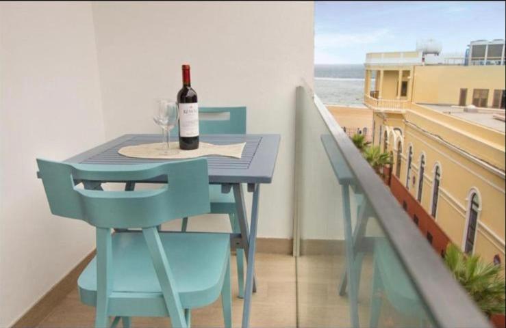 A balcony or terrace at Cosy Seaview Apartment Las Canteras