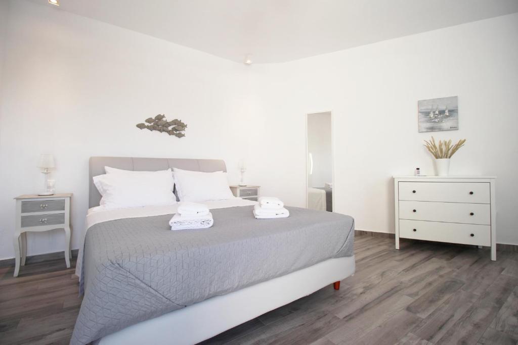 Postel nebo postele na pokoji v ubytování Crystal View Mykonos