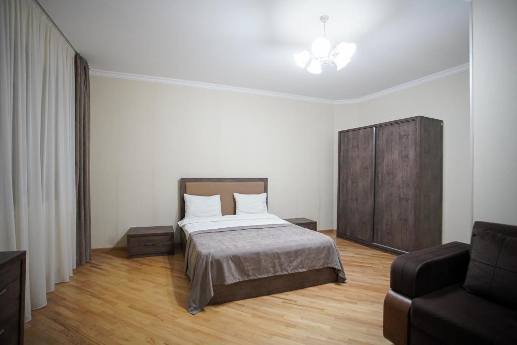 Postel nebo postele na pokoji v ubytování Zurabashvili Guest House