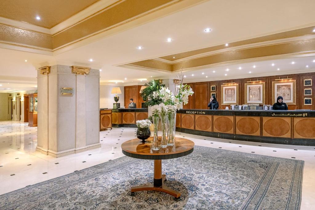 The Oberoi Madina المدينة أوبروي tesisinde lobi veya resepsiyon alanı