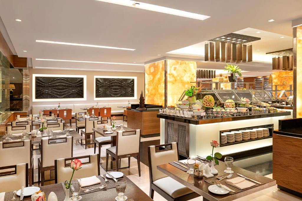 Otelde veya yakınında yiyecek