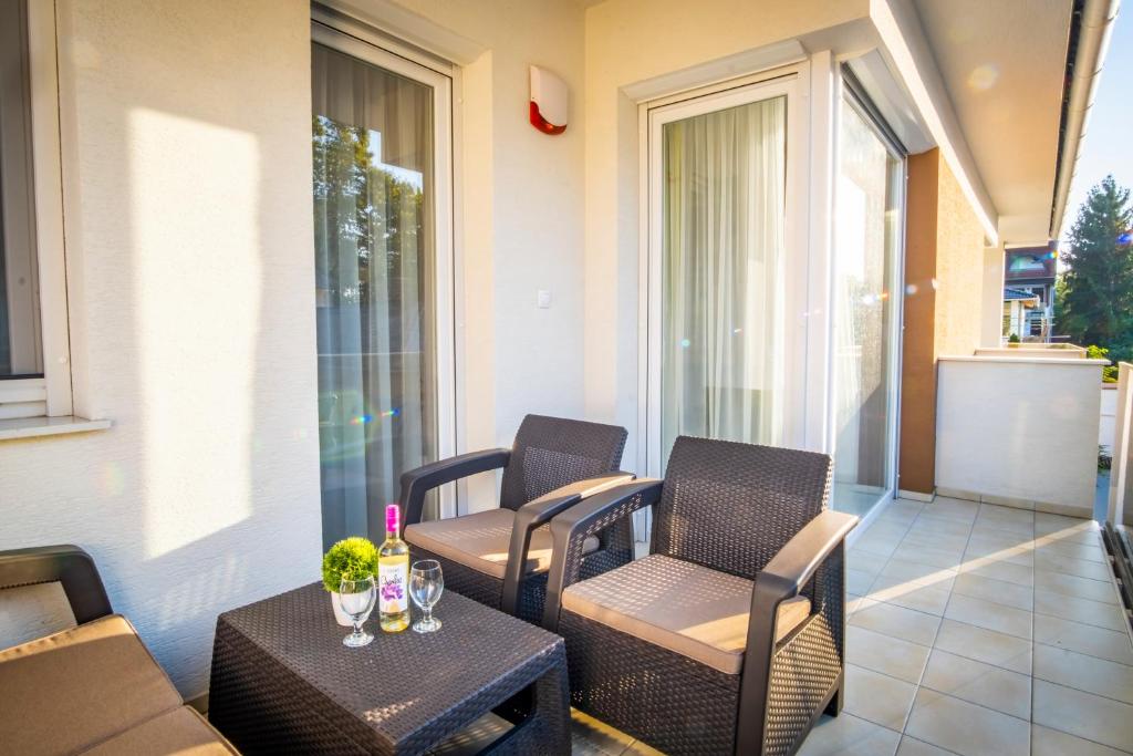 Posezení v ubytování MyFlat Diamond Bay Apartment