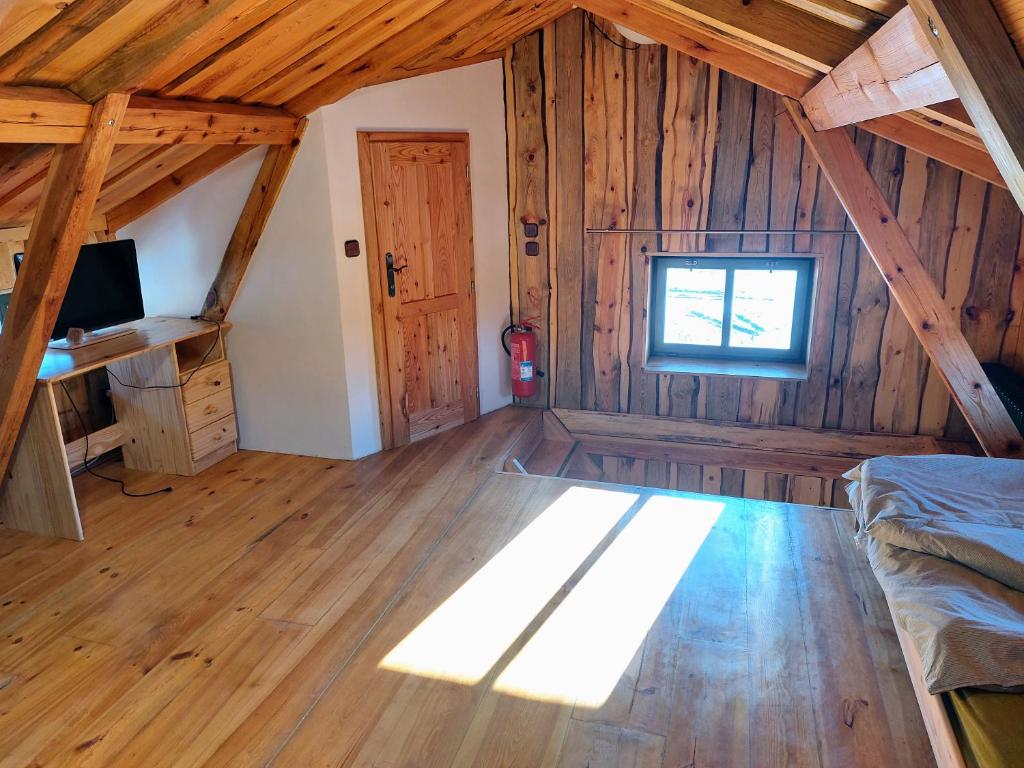 Fotografie z fotogalerie ubytování CHALET BORŮVKA - biofarma na samotě v lesích v destinaci Pavlov