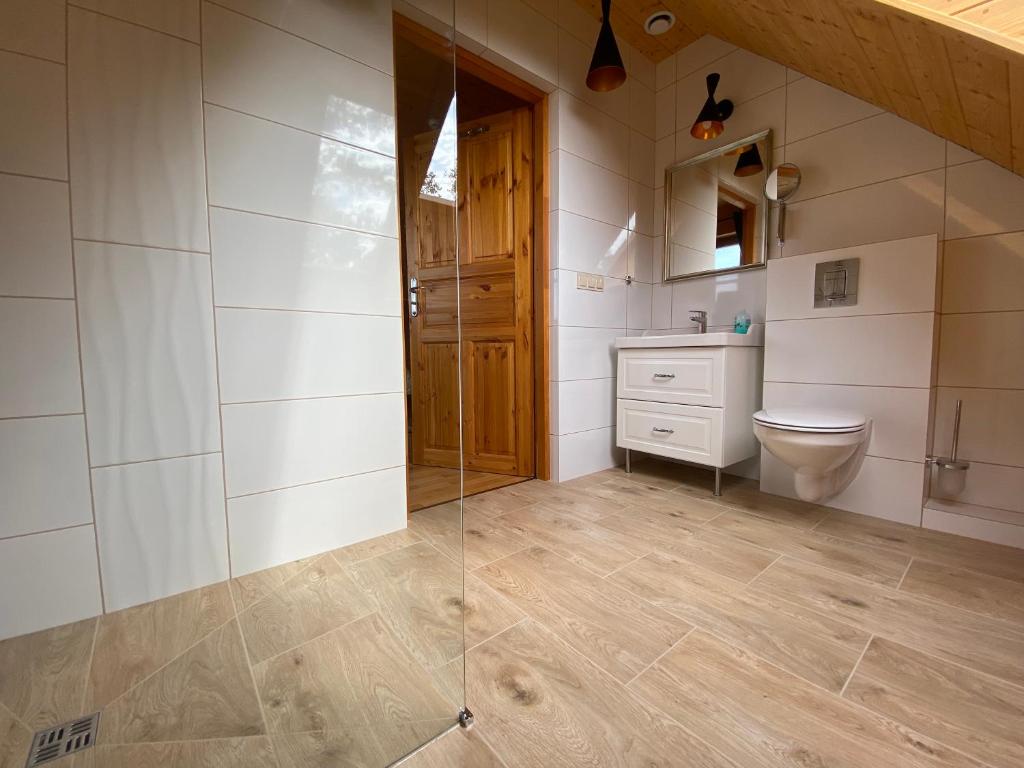 Kúpeľňa v ubytovaní Wolimierz 80