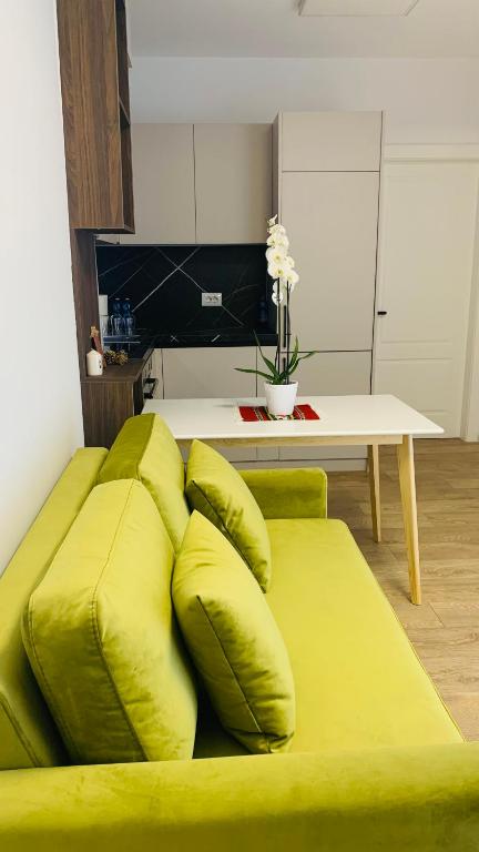 Proper Central Apartment - Image 4