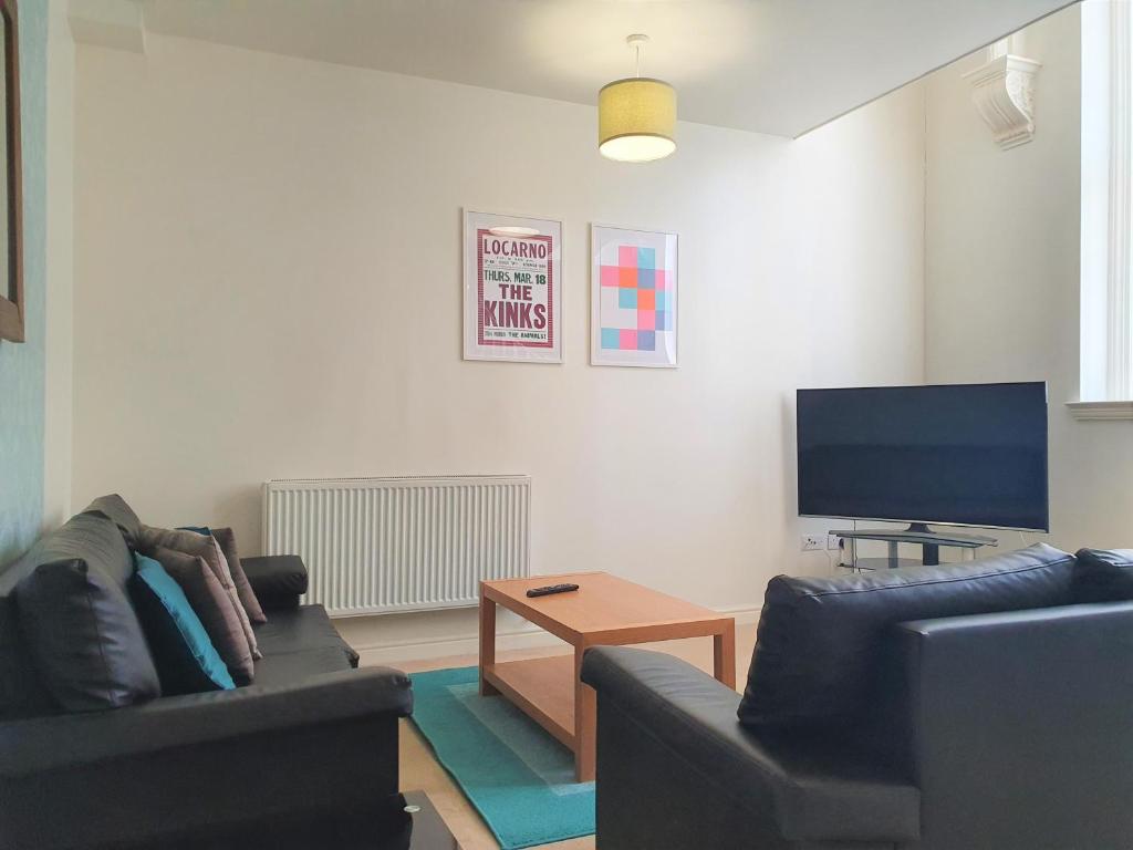 TV a/nebo společenská místnost v ubytování Central Apartments - Spacious 2 Beds