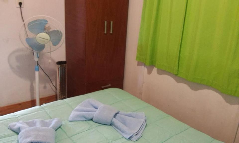 a room with a bed with two towels on it at El Descanso del Guerrero in Villa Carlos Paz