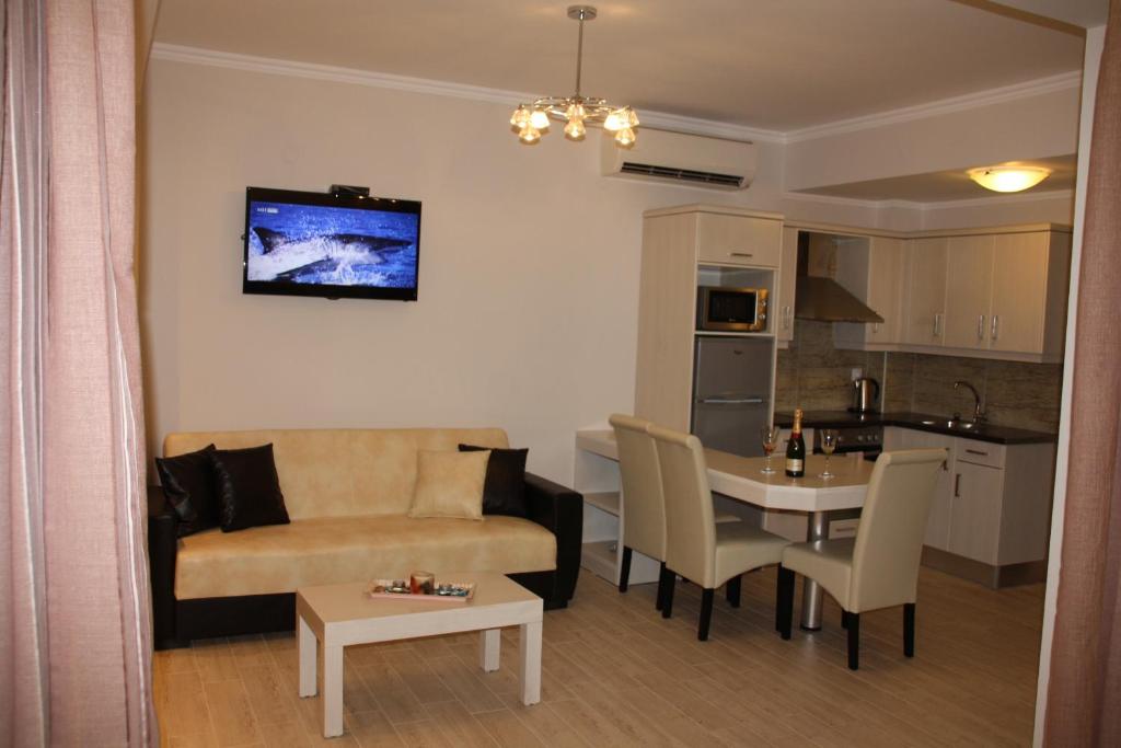 Paralia Luxury Suites - 10
