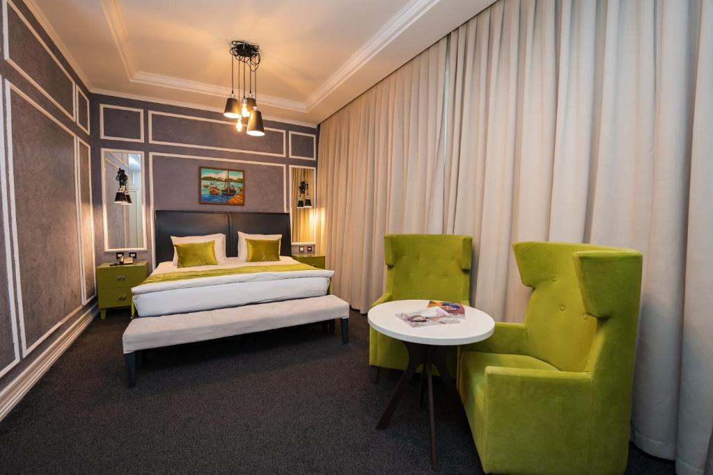 Dondar Hotel Formula 1 View - Sala Familiar Superior