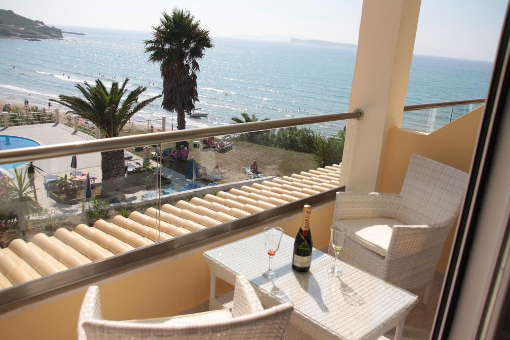 Paralia Luxury Suites - 9