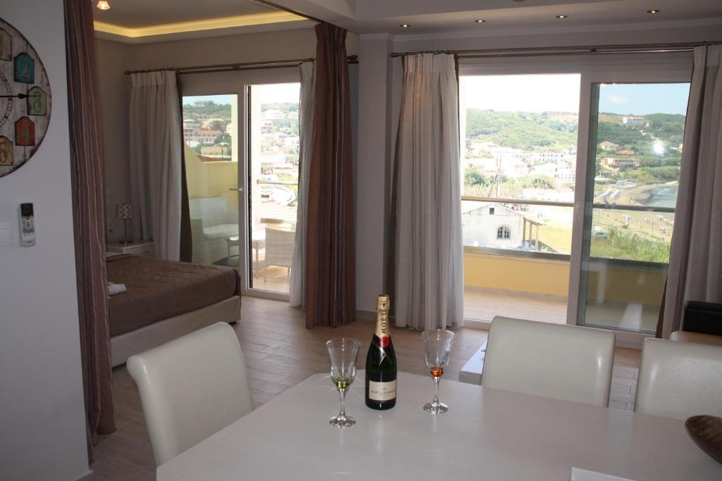 Paralia Luxury Suites - 8