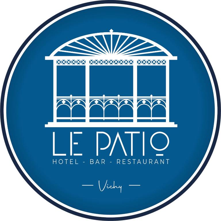 una etiqueta para el bar restaurante del hotel la patina en Hôtel & Restaurant Le Patio VICHY, en Vichy