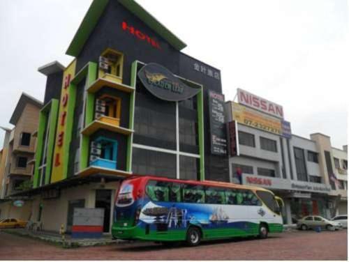 a bus parked in front of a building at Golden Leaf Hotel Danga Bay 5 minutes Hospital Hsa,Zoo,Angsana Mall,20 minutes Utm, Legoland in Johor Bahru
