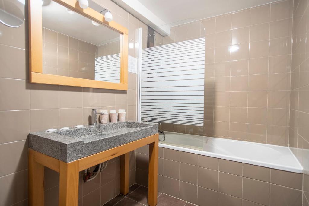 Hôtel Itzalpea - Dreibettzimmer Mit Bad
