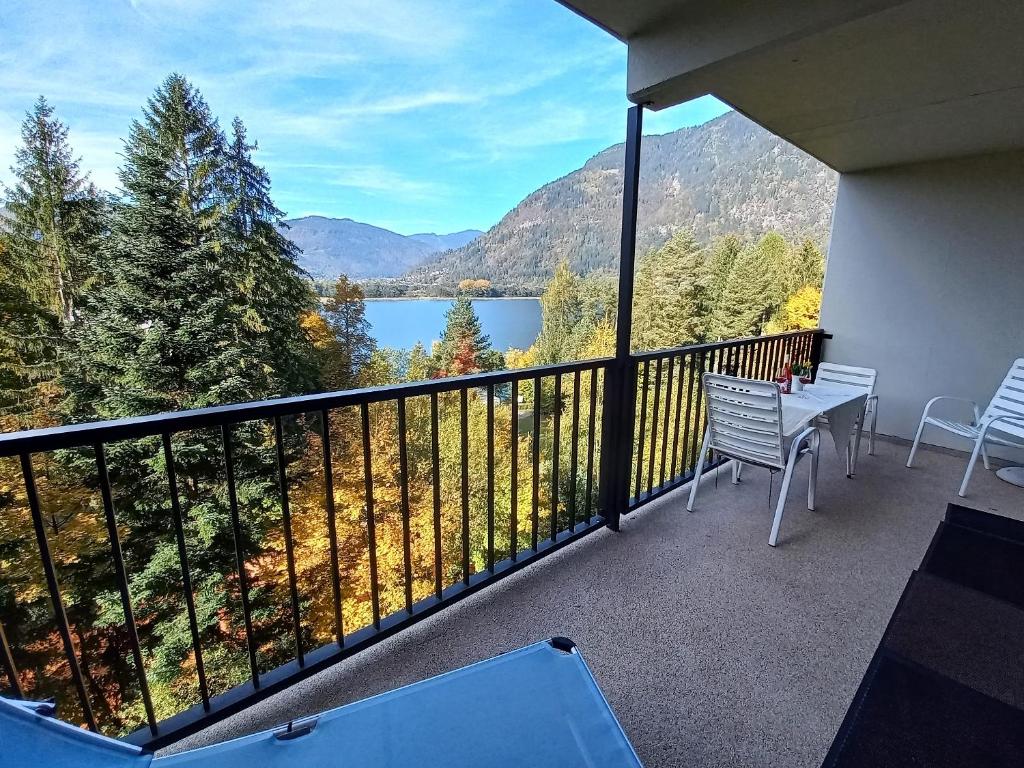 a balcony with a view of a lake and mountains at LB3 Seeblick Appartement Haus Landskron direkt am Ossiachersee in Landskron