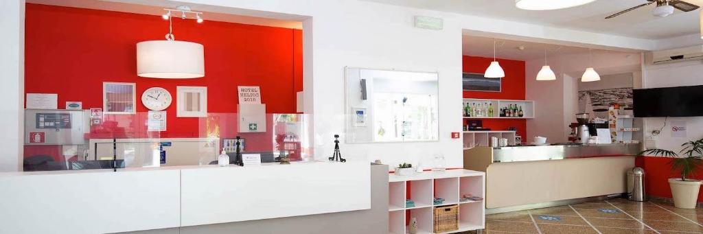 Kuchyň nebo kuchyňský kout v ubytování Hotel Helios