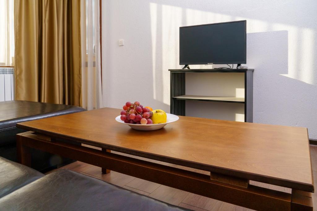 TV a/nebo společenská místnost v ubytování Свети Никола