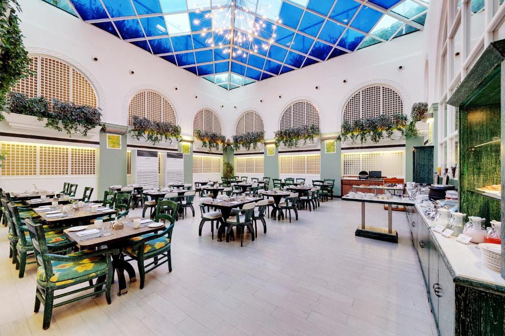 Restaurace v ubytování E Square The Fern, Pune