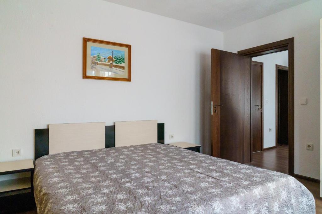 Postel nebo postele na pokoji v ubytování Свети Никола