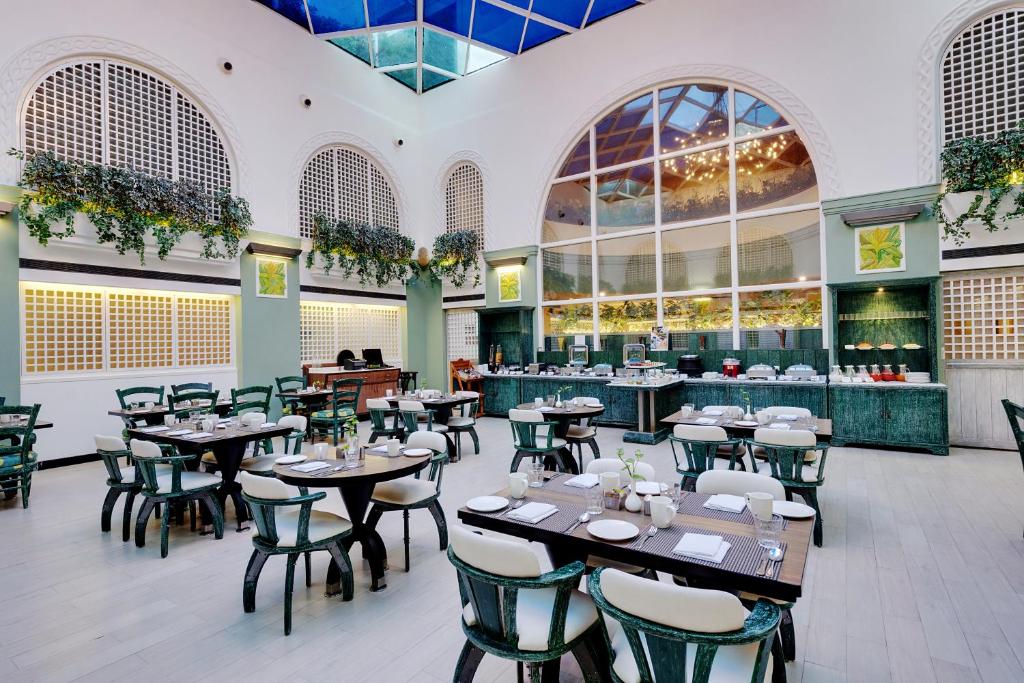 Restaurace v ubytování E Square The Fern, Pune