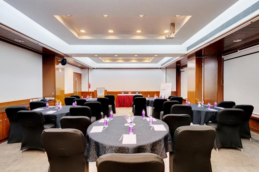 Konferenční prostory v ubytování E Square The Fern, Pune