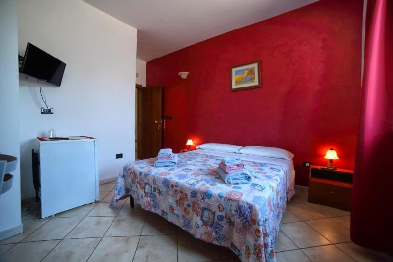 A bed or beds in a room at Maxpensione