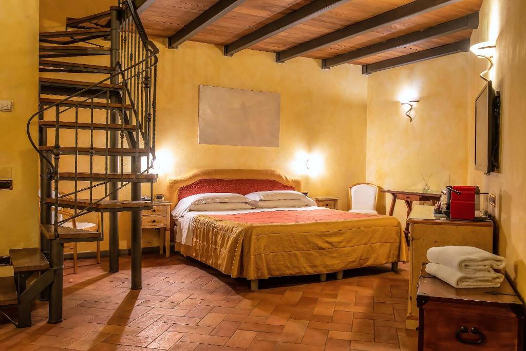 A bed or beds in a room at Hotel Alba Palace