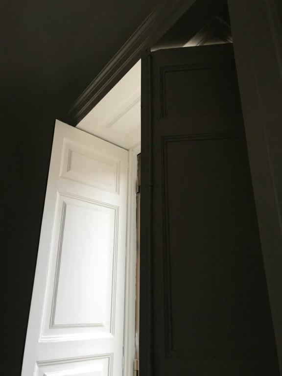 Motta Palace Apartments & Rooms - Driepersoonskamer Met Balkon