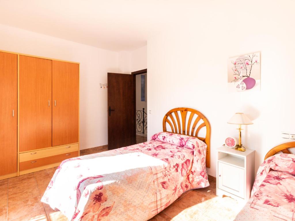 Łóżko lub łóżka w pokoju w obiekcie Casa chico