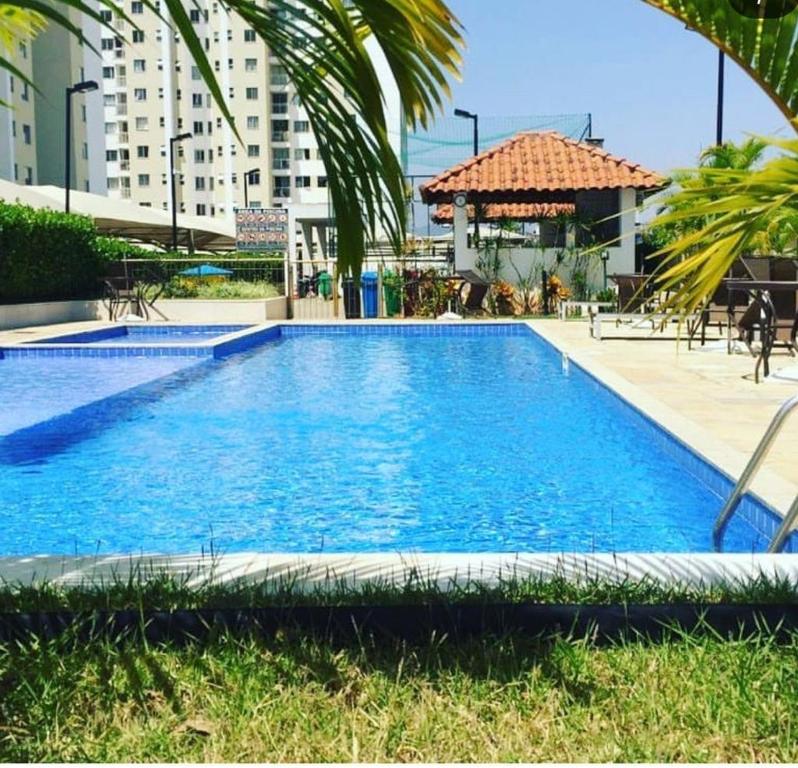 a large blue swimming pool in a building at Lazer completo com Vistas de um Belo Horizonte in Belo Horizonte