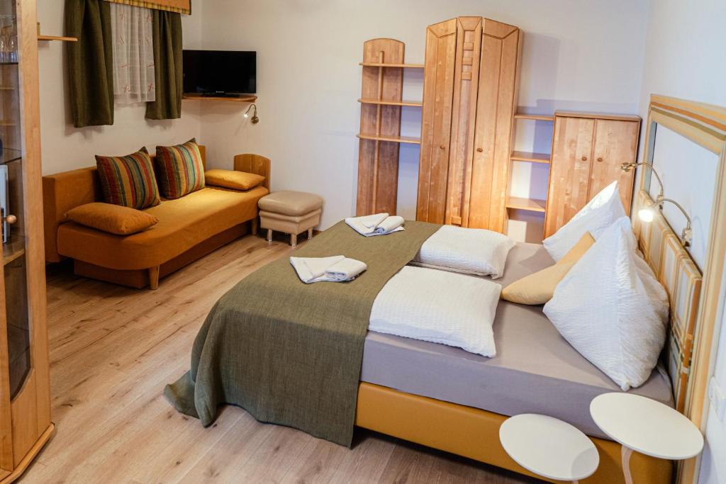 Postel nebo postele na pokoji v ubytování Gästehaus Biobauernhof Mandl