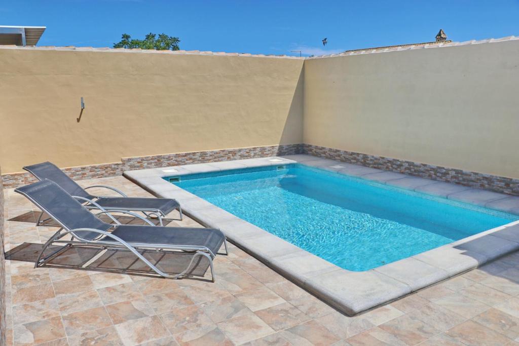 Bazén v ubytovaní Bungalow con piscina privada alebo v jeho blízkosti