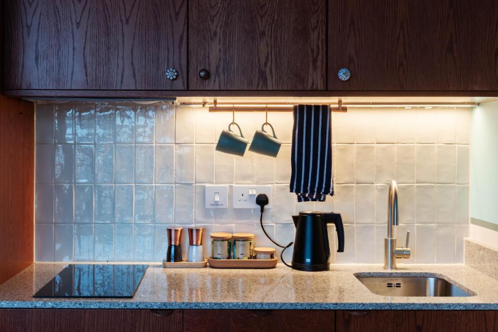 Kuchyň nebo kuchyňský kout v ubytování room2 London Chiswick Hometel