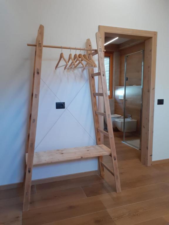 Palanda nebo palandy na pokoji v ubytování B&B el Benel