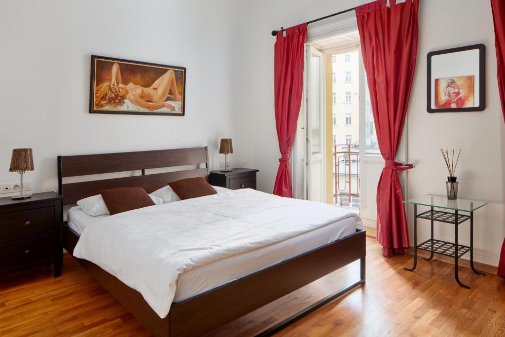 Postel nebo postele na pokoji v ubytování Classy Apartment in Old Town by Prague Days