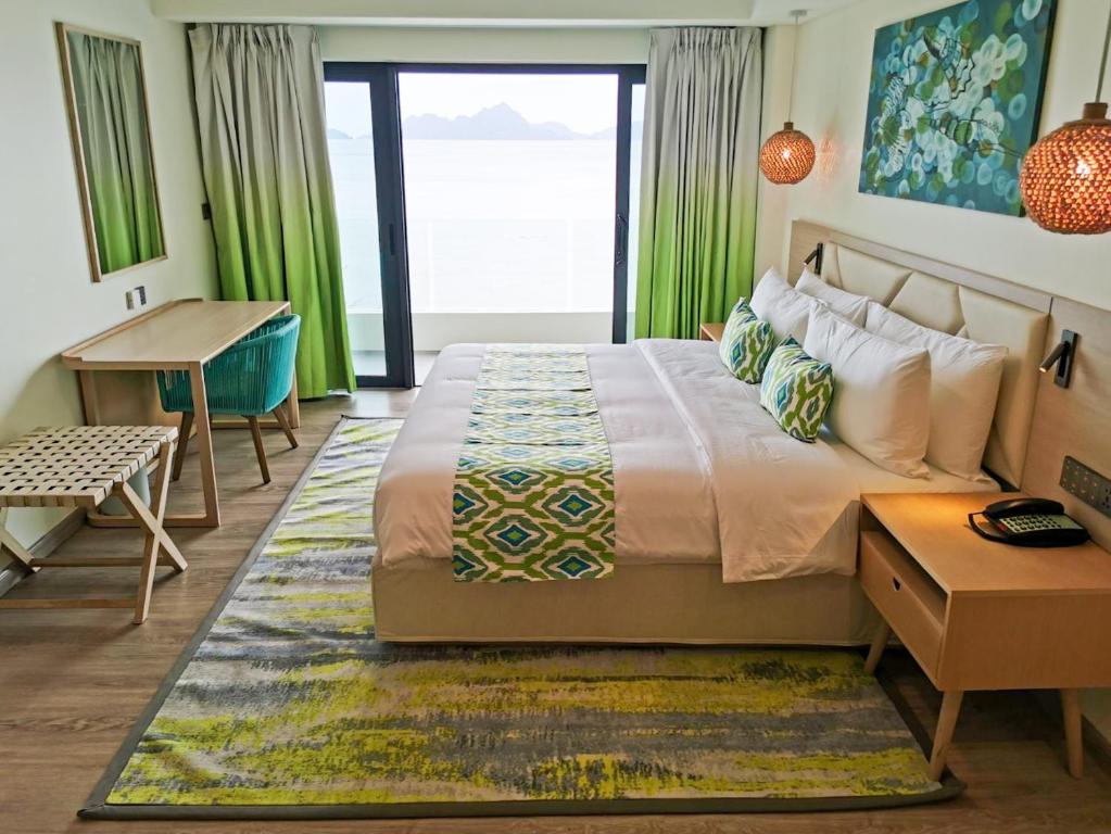 Postel nebo postele na pokoji v ubytování Lime Resort El Nido