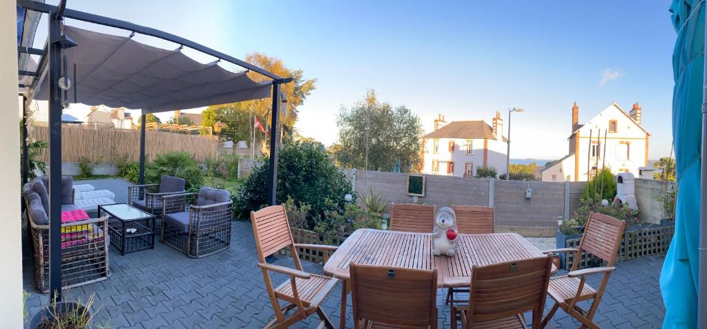 a teddy bear sitting on a table in a backyard at Ty Ana in Ploubazlanec