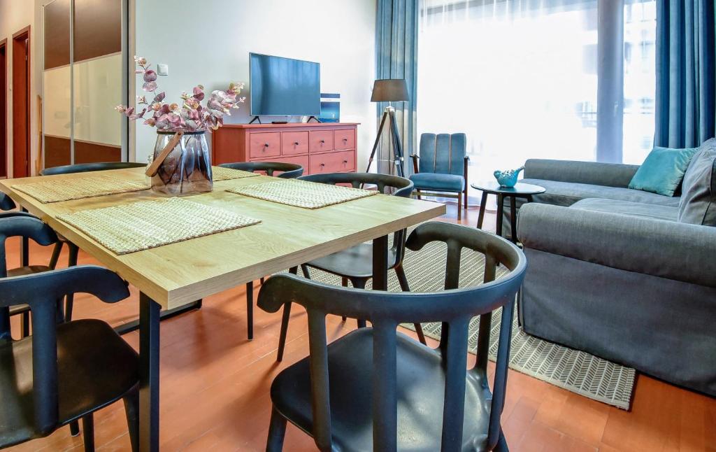 Televízia a/alebo spoločenská miestnosť v ubytovaní Apartamenty na Wyspie - Baltic Park 3.0.7 - Apartament z 2 sypialniami i 80 m² tarasem