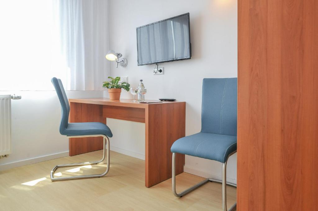 
Single Room with Private Bathroom
