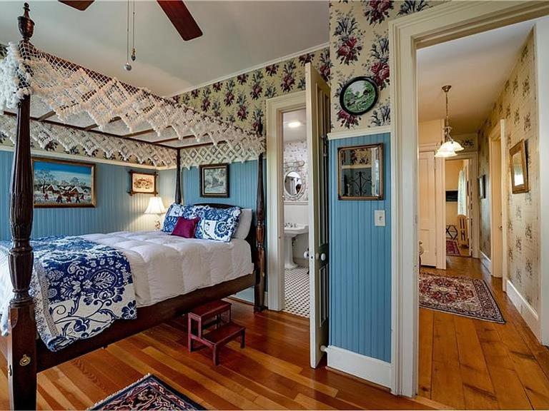 The Inn at Burnap's - Deluxe Double Room With Balcony