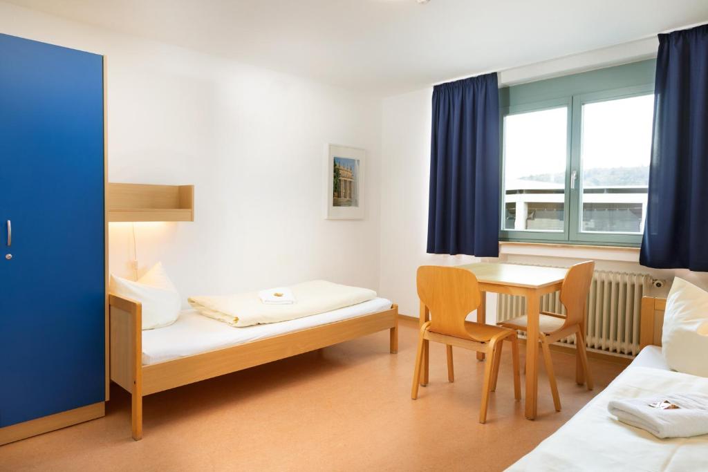 Postel nebo postele na pokoji v ubytování Gästehaus abz Stuttgart