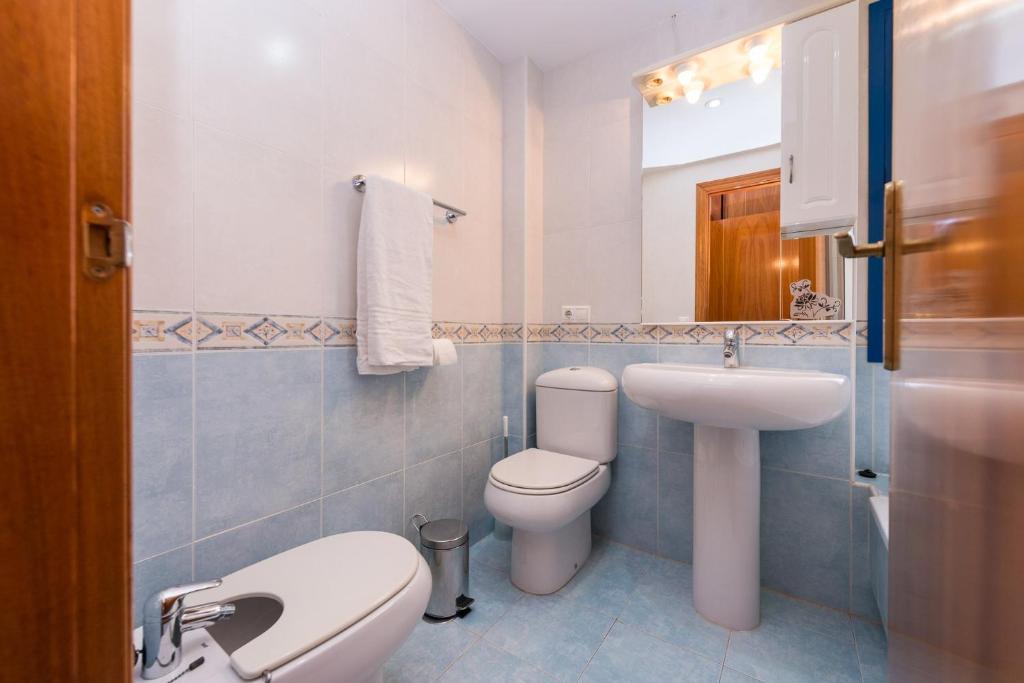 A bathroom at Apartamento Cuellar 3 - PlusHolidays