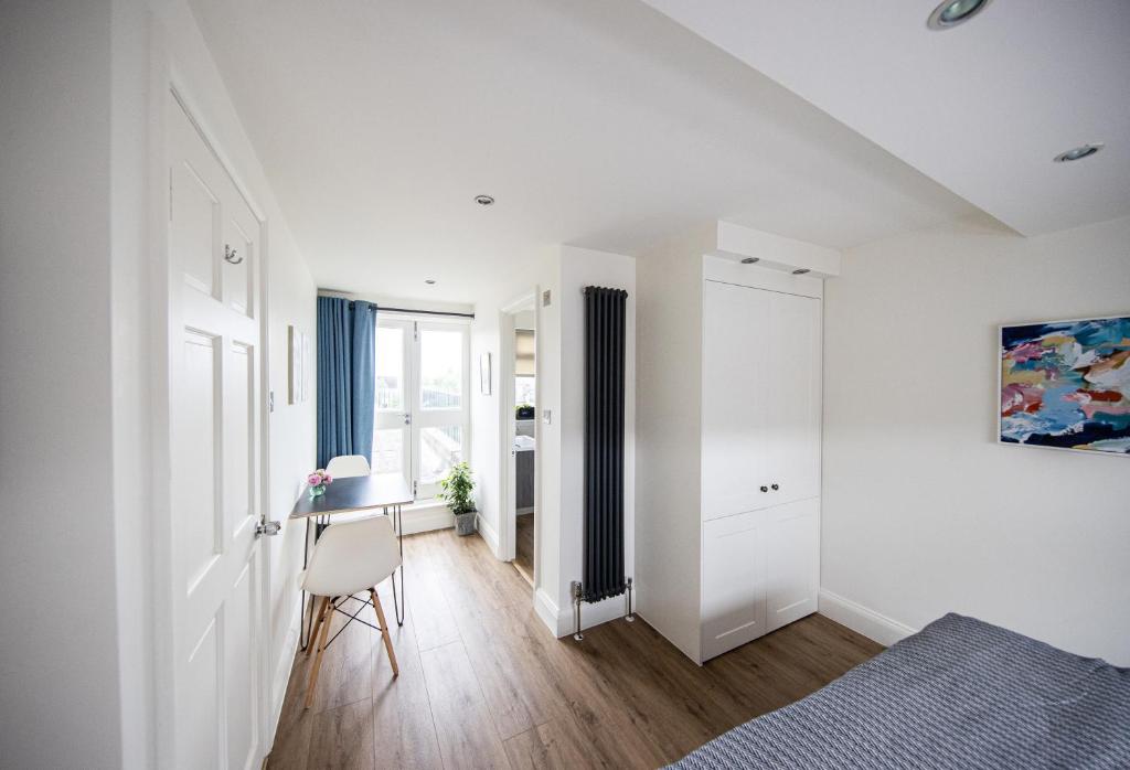 Wimbledon Park Bed & Breakfast - Housity